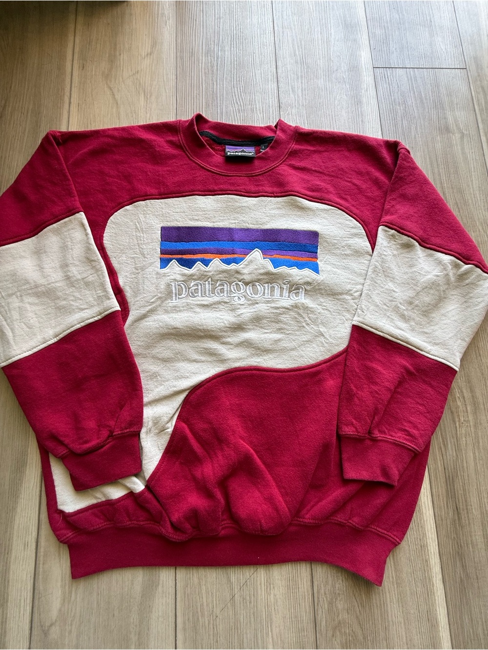 Reworked Patagonia Men's red and Cream Logo Crewneck Sweatshirt